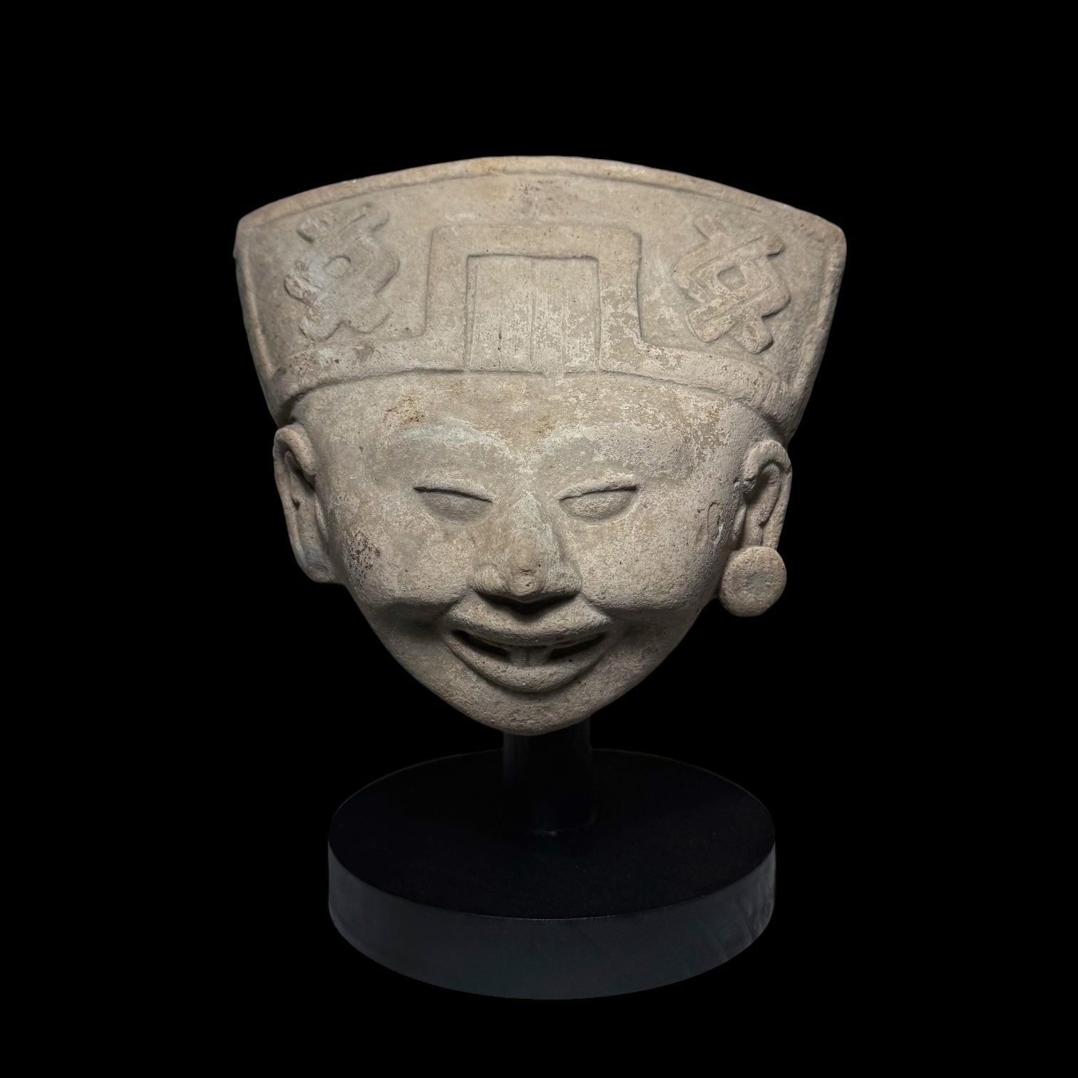 Pre-Columbian Veracruz pottery head fragment