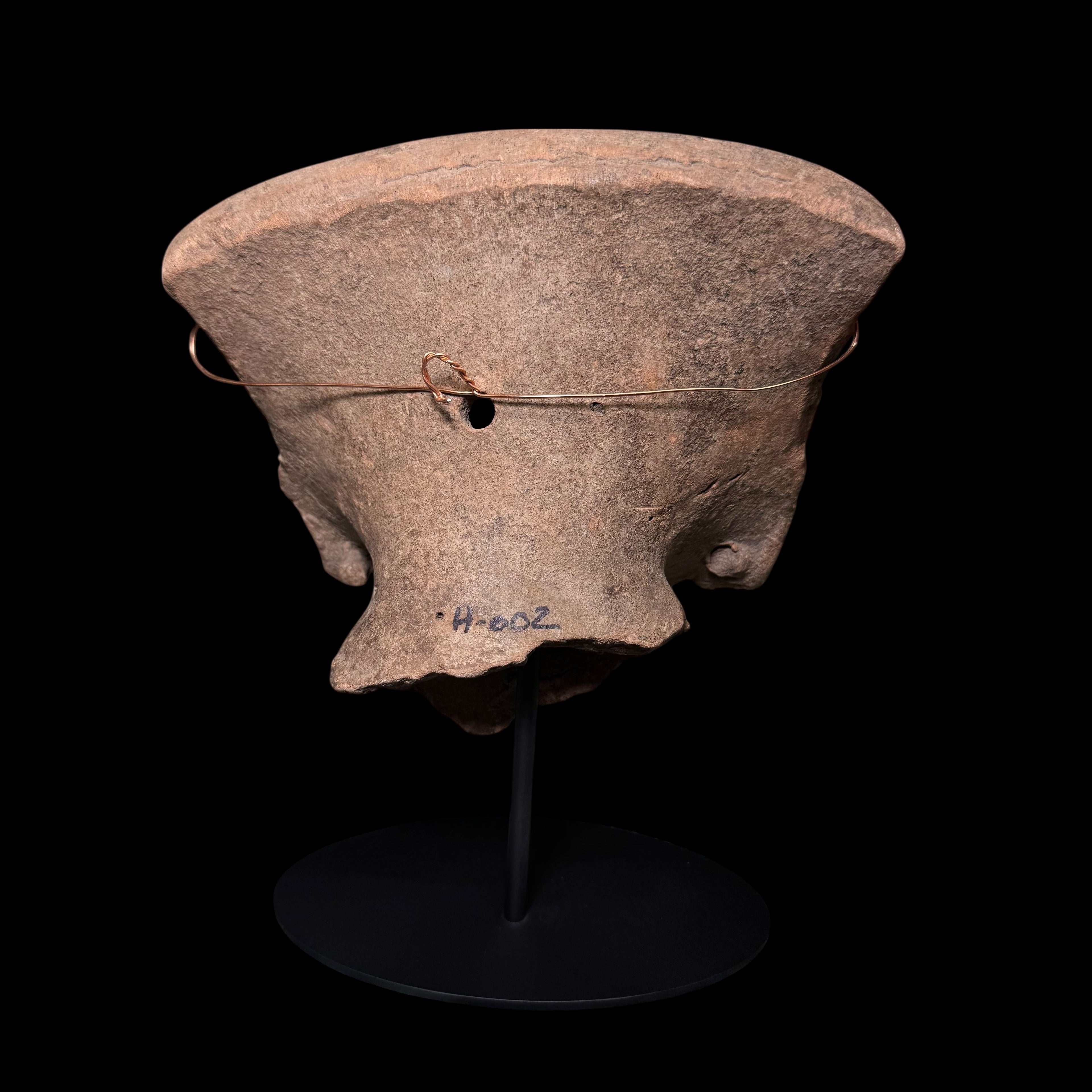 Large Pre-Columbian Veracruz sonriente pottery head fragment