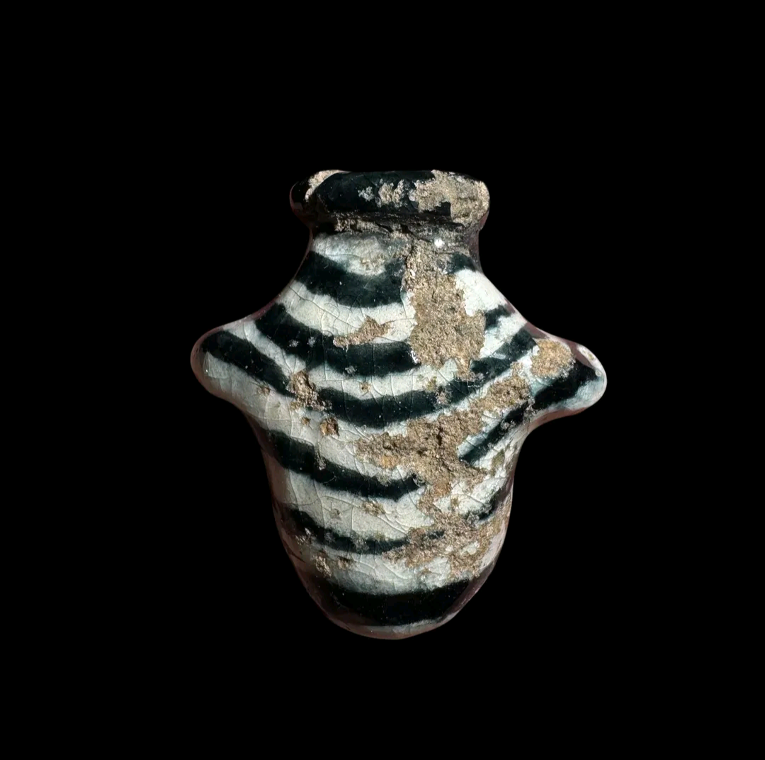 Rare Ancient Egyptian New Kingdom glass heart amulet