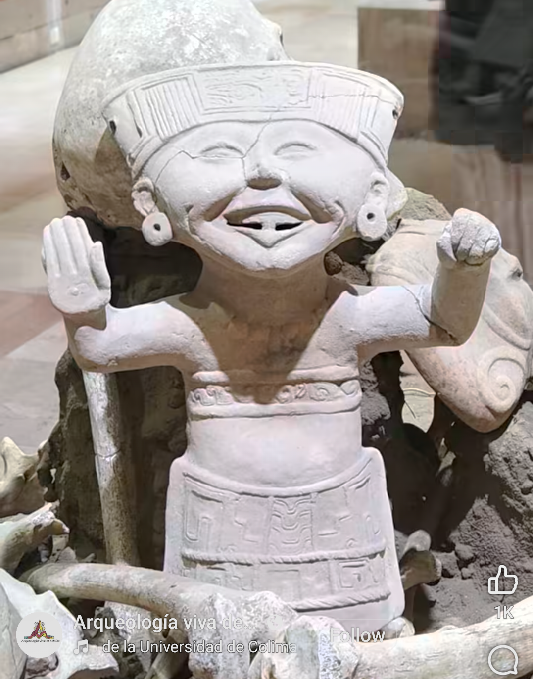 Large Pre-Columbian Veracruz sonriente pottery head fragment