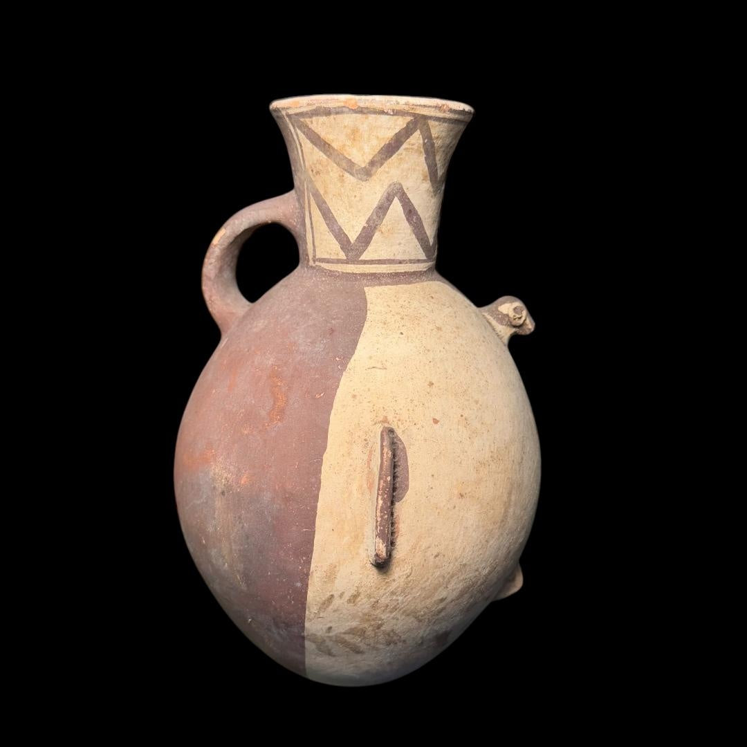 Pre-Columbian Chancay pottery vessel