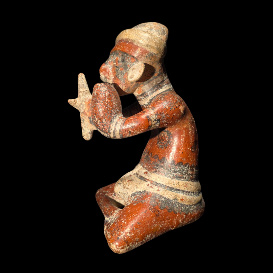 Pre-Columbian Chinesco Type C  pottery figure